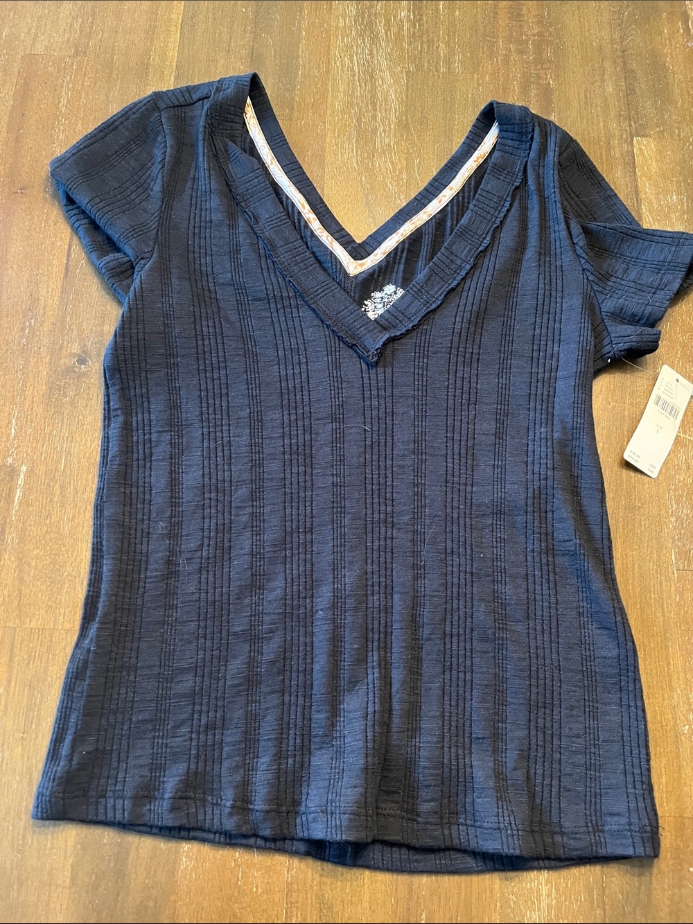 Pilcro black Textured V-Neck Short Sleeve Tee new small
